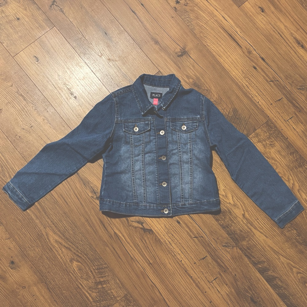 Children’s Place brand girls denim jacket. Size 10/12 girls. Worn once.